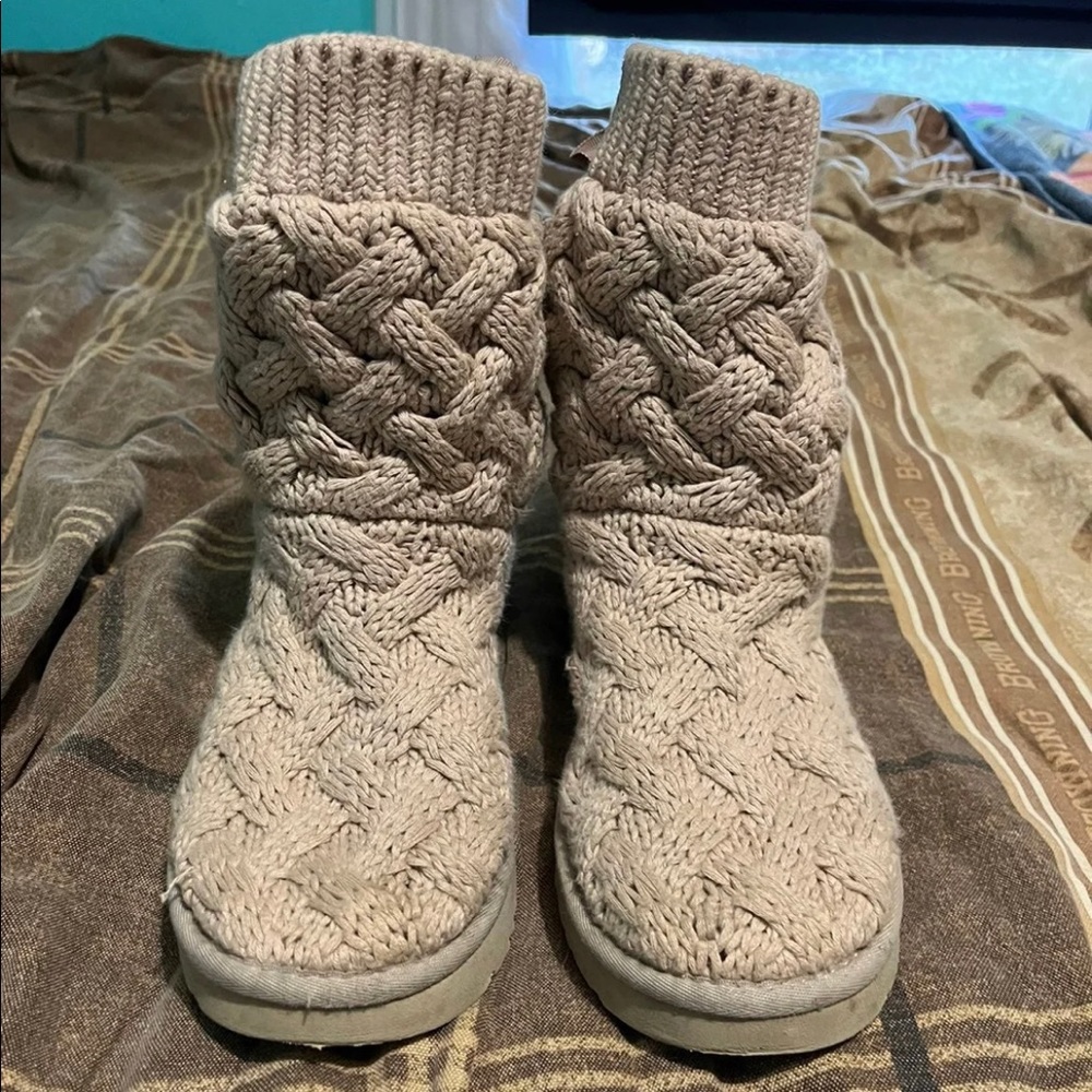 Pink uggs